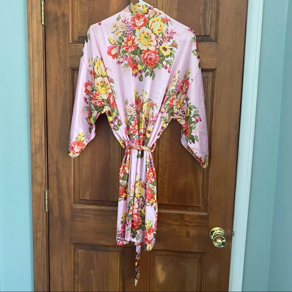 Pink Robe - Picture 2 of 4